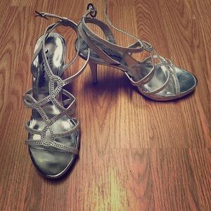 NEW in box silver Nina heels - size 8